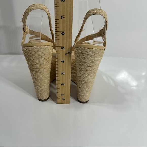 Alice & Olivia women’s Tenley raffia & leather wedge - Picture 4 of 7